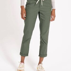 Vuori Women’s ripstop olive green pants